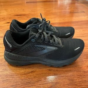 Brooks adrenaline GTS size 8 womens